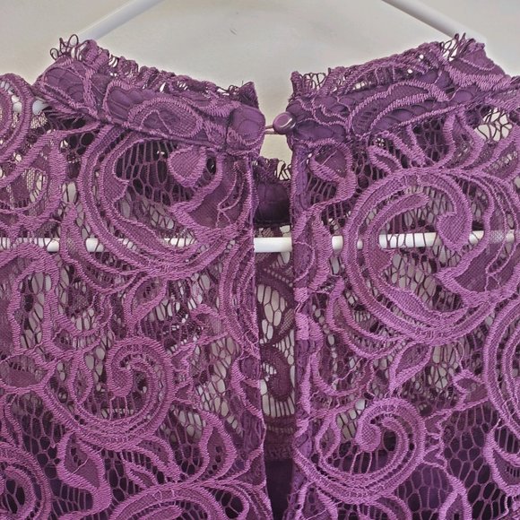 🆑️ Lace Top with Sewn-in Camisole - Picture 3 of 3